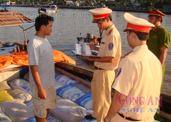 Lực lượng Cảnh sát đường thủy tăng cường kiểm tra phương tiện giao thông trên tuyến đường thủy nội địa