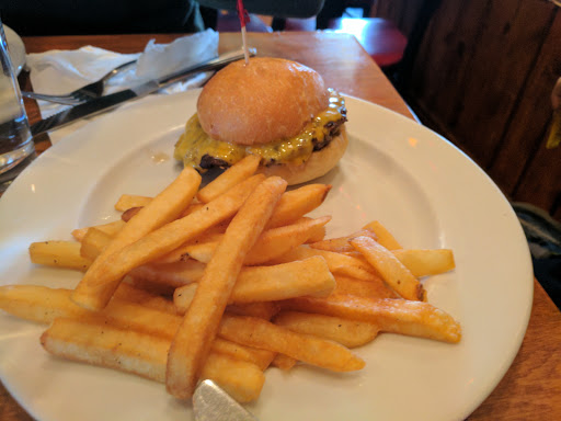 Hamburger Restaurant «Burgers and Brew», reviews and photos, 403 3rd St, Davis, CA 95616, USA