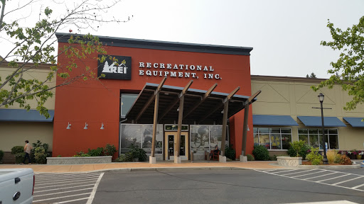 Camping Store «REI», reviews and photos, 735 NW Gilman Blvd, Issaquah, WA 98027, USA