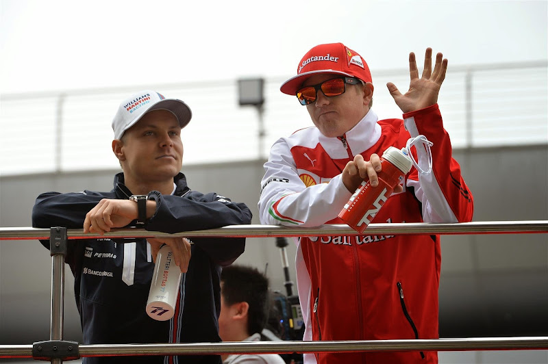 Вальтери Боттас и Кими Райкконен на парад пилотов Гран-при Китая 2014