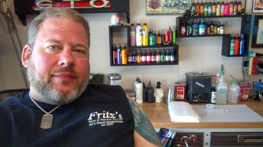 Tattoo Shop «Lawrence Tattoo Company», reviews and photos, 600 Lawrence Ave #2a, Lawrence, KS 66049, USA