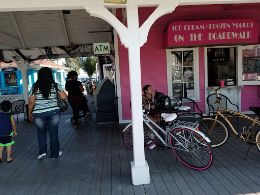 Ice Cream Shop «Ice Cream & Frozen Yogurt On The Boardwalk», reviews and photos, 429 Shoreline Village Dr, Long Beach, CA 90802, USA