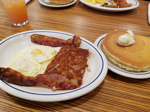 Restaurant «IHOP», reviews and photos, 2935 Hempstead Turnpike, Levittown, NY 11756, USA