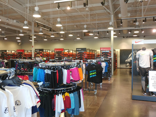 Clothing Store «Nike Factory Store», reviews and photos, 243 Tanger Dr Suite 243, Williamsburg, IA 52361, USA
