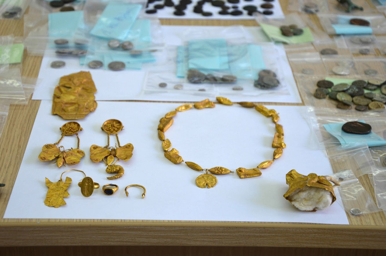 Greek police bust gang that excavated, sold antiquities Greek police bust gang that excavated, sold antiquities