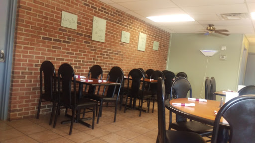 Pizza Restaurant «Luigis Pizza & Italian Restaurant», reviews and photos, 109 Bonita Dr, Greensboro, NC 27405, USA