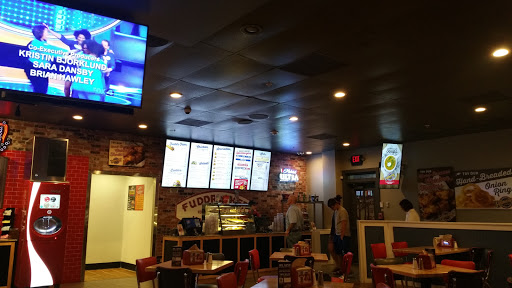 Hamburger Restaurant «Fuddruckers», reviews and photos, 5050 Daniels Pkwy, Fort Myers, FL 33912, USA