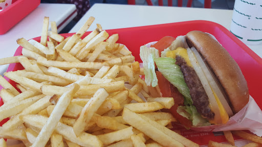 Hamburger Restaurant «In-N-Out Burger», reviews and photos, 3900 Pelandale Ave, Modesto, CA 95356, USA