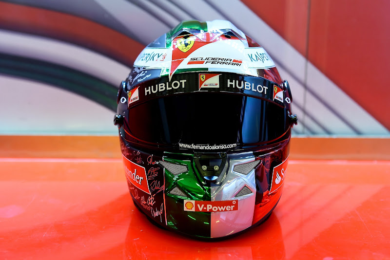 шлем Фернандо Алонсо на прощание Ferrari на Гран-при Абу-Даби 2014