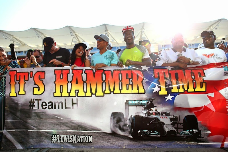 баннер болельщиков Льюиса Хэмилтона на Гран-при США 2014