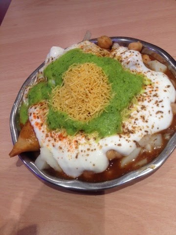 Spicy channa chaat Channa chaat - spicy chickpeas with yoghurt and chutney