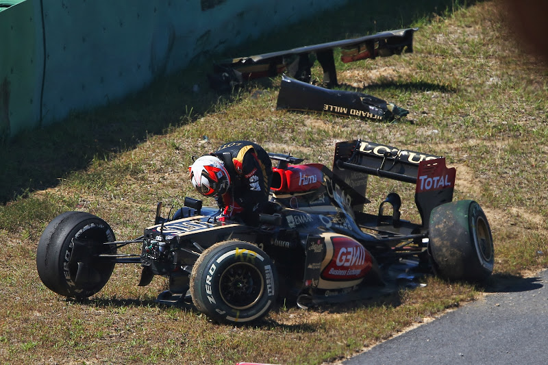 Кими Райкконен разбивает свой Lotus во время первой сессии свободных заездов на Гран-при Кореи 2013