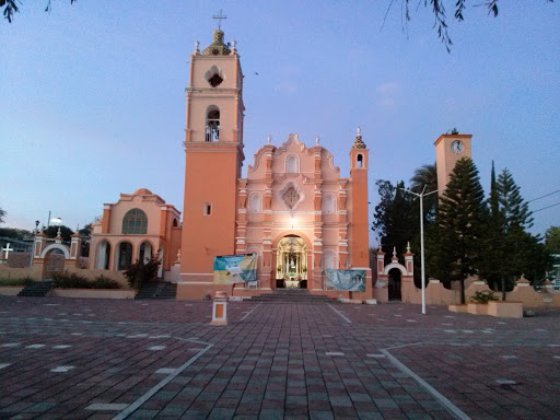 Templo del Señor del Calvario, Del Calvario 8, San José, Petlalcingo, Pue., México, Institución religiosa | PUE