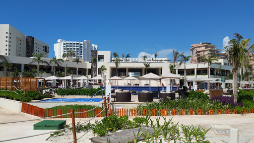 Delphinus Punta Cancún, Calle Quintana Roo 9, Zona Hotelera, Kukulkan, 77500 Cancún, Q.R., México, Atracción turística | SON