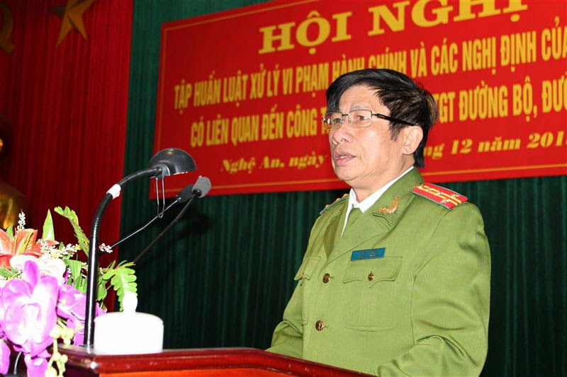 Đại tá Lữ Văn Tường, Phó Giám đốc Công an tỉnh phát biểu tại buổi lễ
