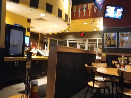 Chicken Wings Restaurant «Buffalo Wild Wings», reviews and photos, 5991 Norwich Ave N, Oak Park Heights, MN 55082, USA