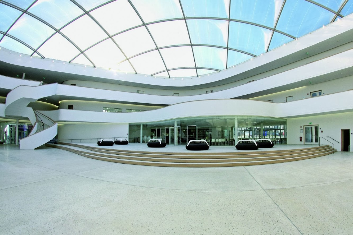 Neues Gymnasium by Hascher Jehle Architektur