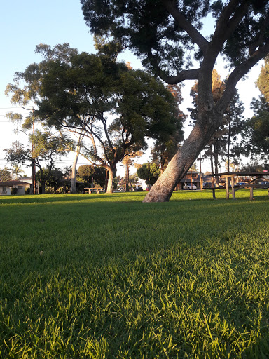 Park «Bellflower City Caruthers Park», reviews and photos, 10500 Flora Vista St, Bellflower, CA 90706, USA