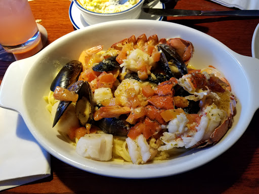 Seafood Restaurant «Red Lobster», reviews and photos, 391 W Army Trail Rd, Bloomingdale, IL 60108, USA
