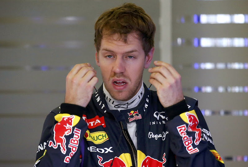 Себастьян Феттель готовится чихнуть на Гран-при Австралии 2014