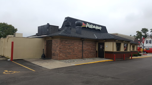 Pizza Restaurant «Pizza Hut», reviews and photos, 237 E Main Ave, Zeeland, MI 49464, USA
