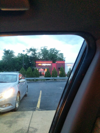 Pizza Restaurant «Pizza Hut», reviews and photos, 8001 State St, Garrettsville, OH 44231, USA