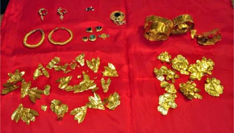 Looted antiquities seized in northern Greece Looted antiquities seized in northern Greece