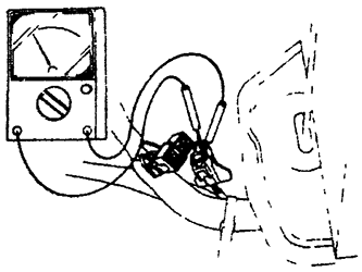 Проверка выключателя, блокирующего включение стартера при включенной передаче переднего или заднего хода, при помощи омметра