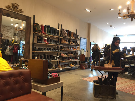 Shoe Store «DNA Footwear Williamsburg», reviews and photos, 133 N 7th St, Brooklyn, NY 11249, USA