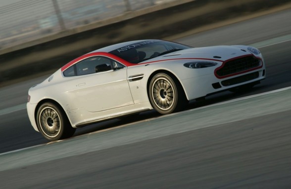 Aston Martin Vantage GT4 2009 - Front Side Race View