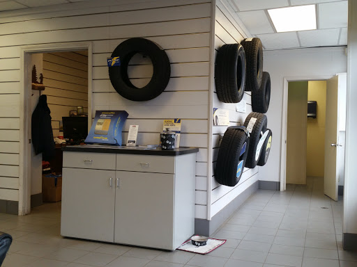 Auto Repair Shop «Lakeville Tire & Auto Service», reviews and photos, 20909 Holyoke Ave, Lakeville, MN 55044, USA