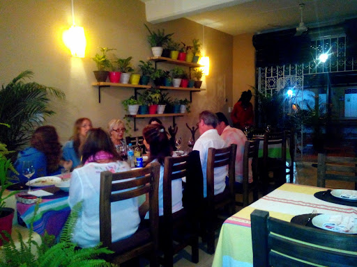 Sabores y Colores, No, Avenida Cuauhtémoc 4, Centro, 40880 Zihuatanejo, Gro., México, Restaurante de brunch | GRO