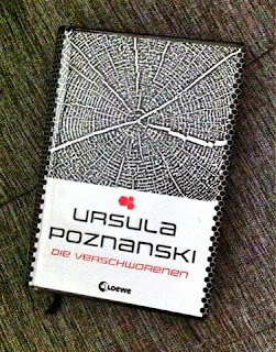 http://daughterofinkandpaper.blogspot.de/2014/03/die-verschworenen-rezension-ursula-poznanski.html