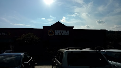 Chicken Wings Restaurant «Buffalo Wild Wings», reviews and photos, 3441 Valley Plaza Pkwy a, Fort Wright, KY 41017, USA
