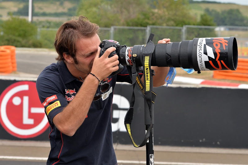 Жан-Эрик Вернь с фотокамерой Sutton на Гран-при Венгрии 2013