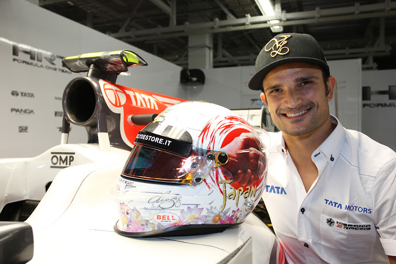 Витантонио Льюцци демонстрирует специальную раскраску шлема для Гран-при Японии 2011