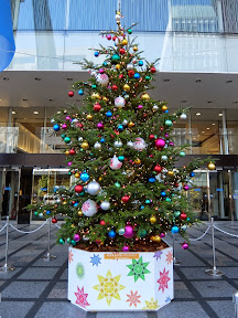 新宿タカシマヤ(明治通り口玄関前)のクリスマスツリー2014