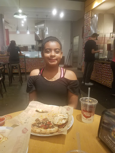 Pizza Restaurant «MOD Pizza», reviews and photos, 1878 Airport Rd, Allentown, PA 18109, USA