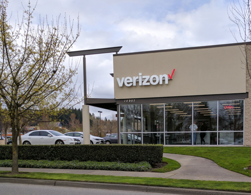 Cell Phone Store «GoWireless Verizon Authorized Retailer», reviews and photos, 14957 N Kelsey St #101, Monroe, WA 98272, USA