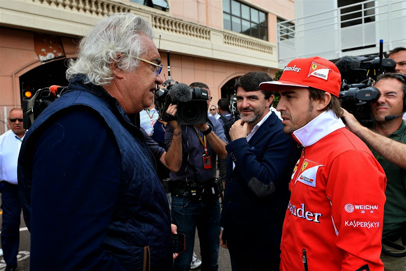 Флавио Бриаторе встречает Фернандо Алонсо на Гран-при Монако 2014