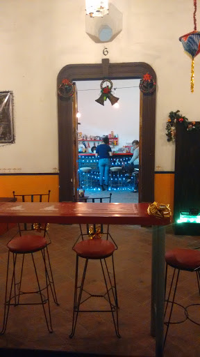 Bistro 84, Leandro Valle 408, Zona Centro, 38900 Salvatierra, Gto., México, Pub restaurante | GTO
