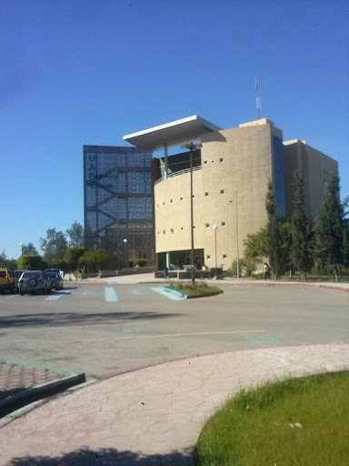 Biblioteca Central Tijuana - UABC, Calzada Universidad 14418, Parque Industrial Internacional Tijuana, 22390 Tijuana, B.C., México, Biblioteca | BC