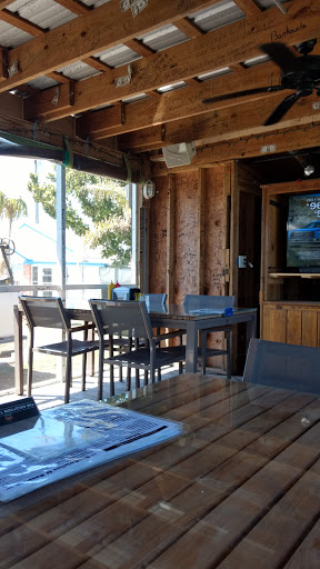 Bar «Buzzard Beach», reviews and photos, 2050 W Burleigh Blvd, Tavares, FL 32778, USA