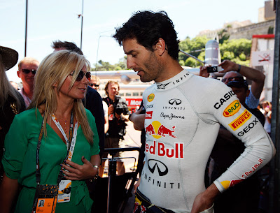 Джерри Холливел разговаривает с Марком Уэббером перед гонкой Гран-при Монако 2011