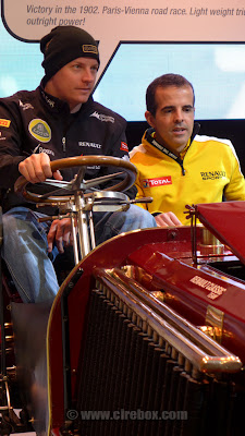 Кими Райкконен за рулем старого Renault - март 2013