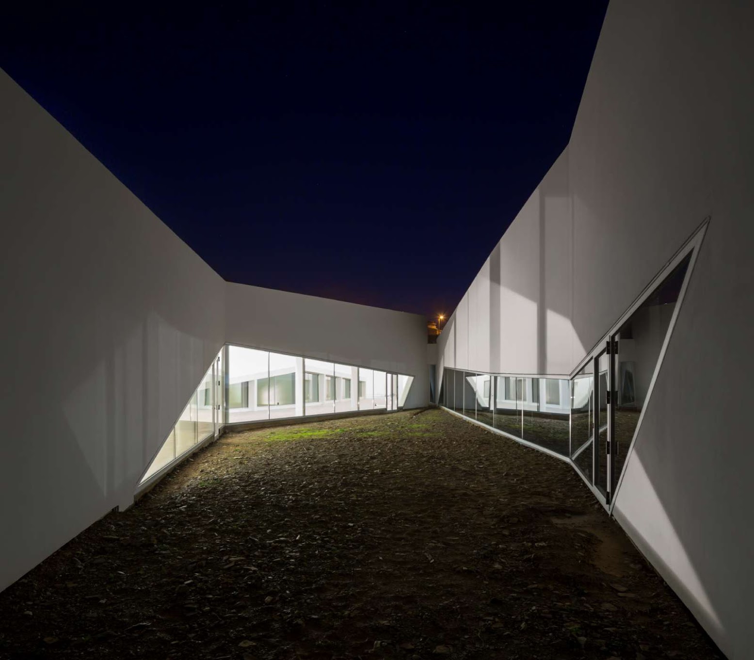 Rowing High Performance Centre by Alvaro Andrade