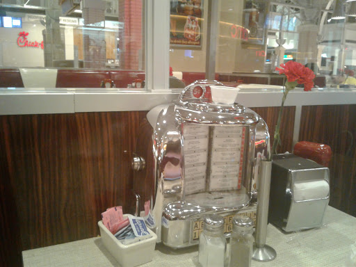 Hamburger Restaurant «Johnny Rockets», reviews and photos, 30 Mall Dr W, Jersey City, NJ 07310, USA
