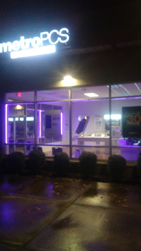 Cell Phone Store «MetroPCS Authorized Dealer», reviews and photos, 8170 N Lombard St, Portland, OR 97203, USA