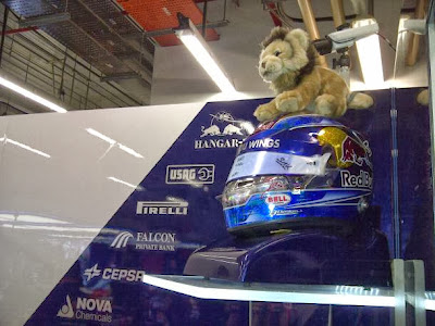 львенок на шлеме Жана-Эрика Верня на Гран-при Сингапура 2013
