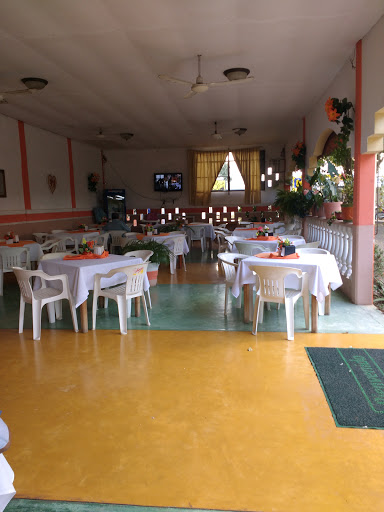 Restaurant Bar Familiar de Mariscos, Calle juan de la Luz Enriquez 16 B, Centro, 96000 Acayucan, Ver., México, Bar restaurante | VER